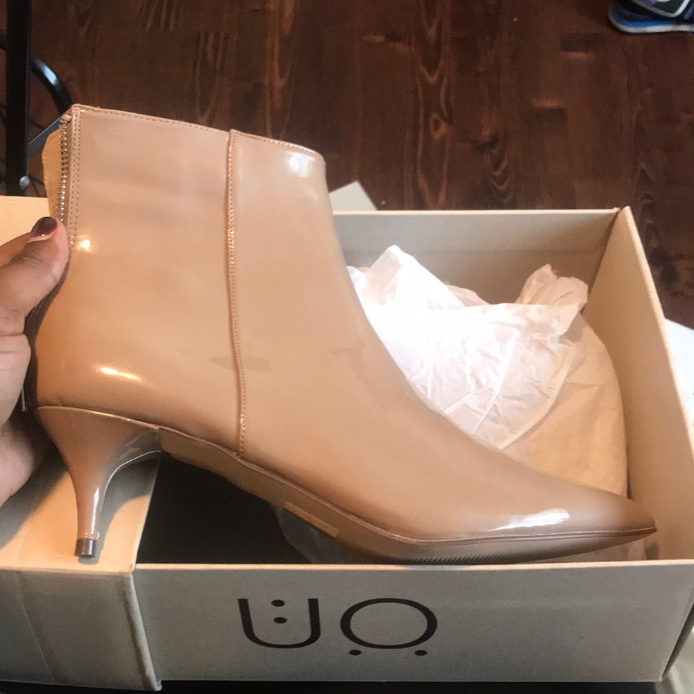 Bailey patent kitten heel